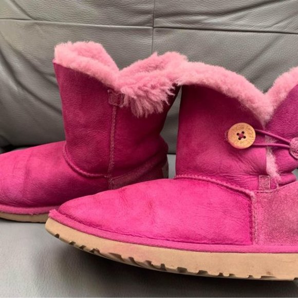 Ugg Classic Bailey Button Victorian Pink Youth Girls size 4 - Picture 2 of 6